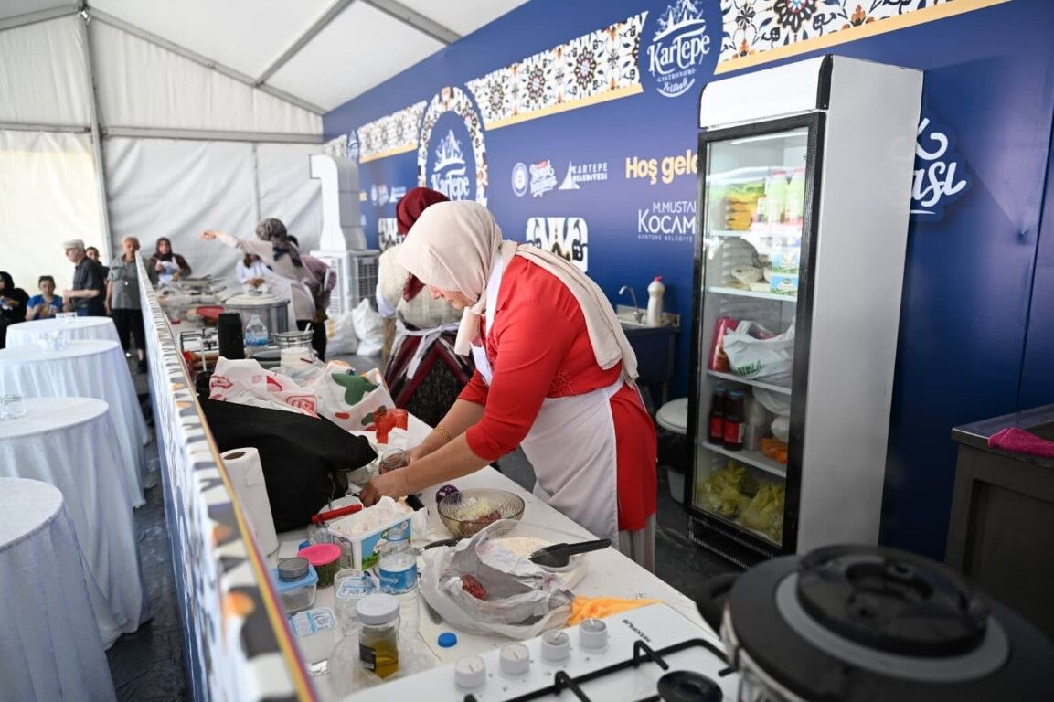 Kartepe’de Lezzet Şöleni Başladı 2. Gastronomi Festivali Kapılarını Açtı (11)