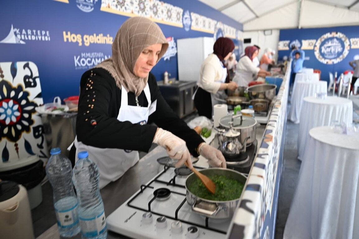 Kartepe’de Lezzet Şöleni Başladı 2. Gastronomi Festivali Kapılarını Açtı (7)