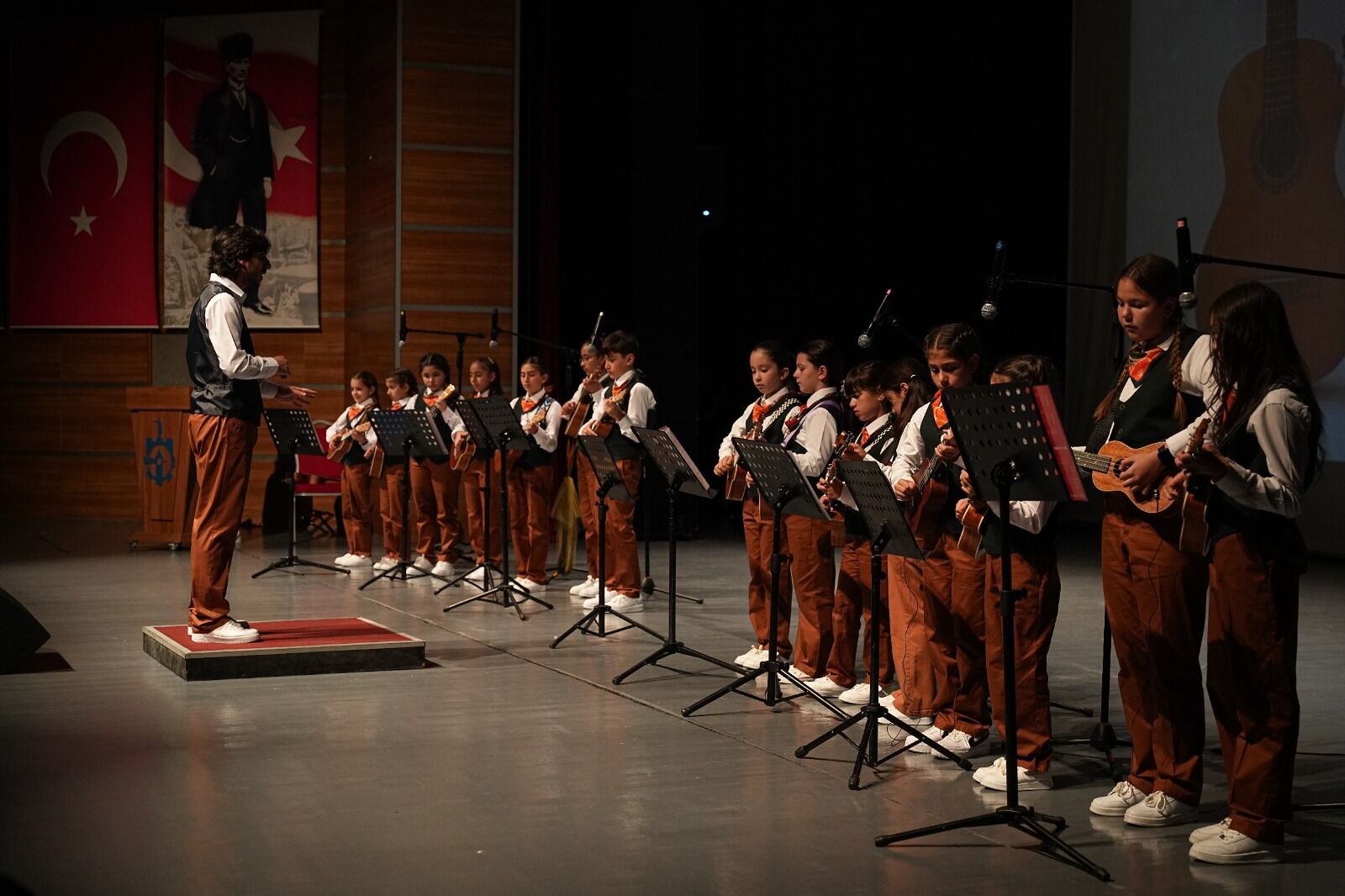 Konservatuvar Öğrencileri Hem Çaldı, Hem Oynadı (6)