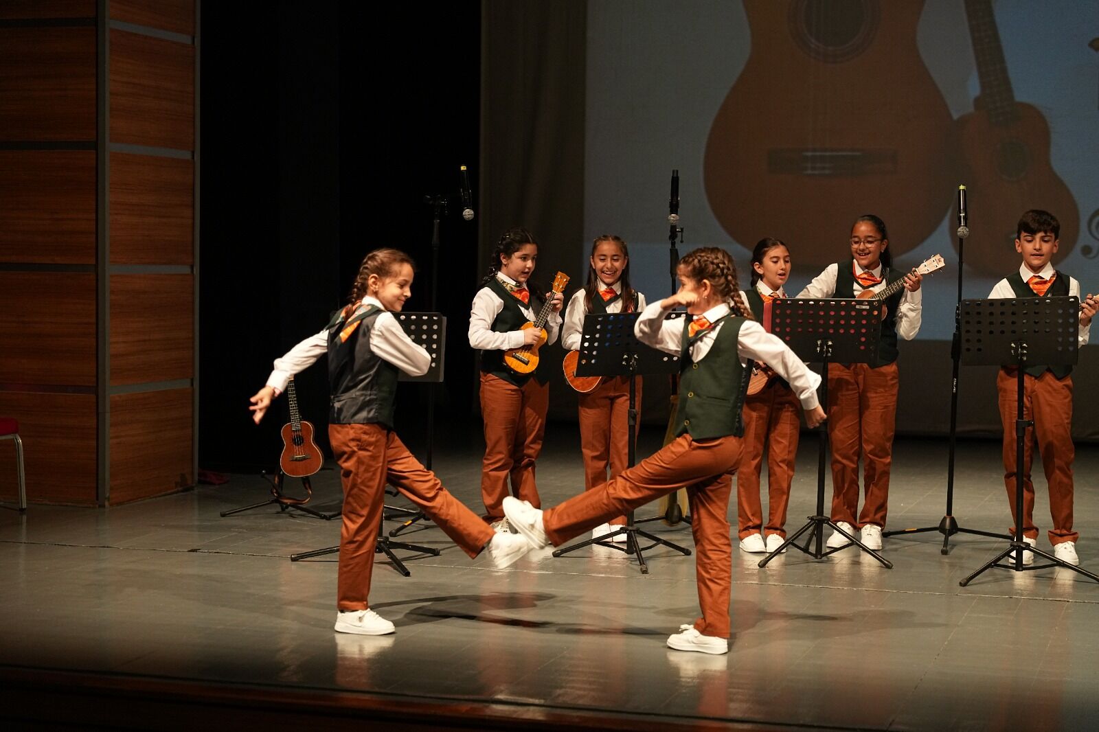 Konservatuvar Öğrencileri Hem Çaldı, Hem Oynadı (9)