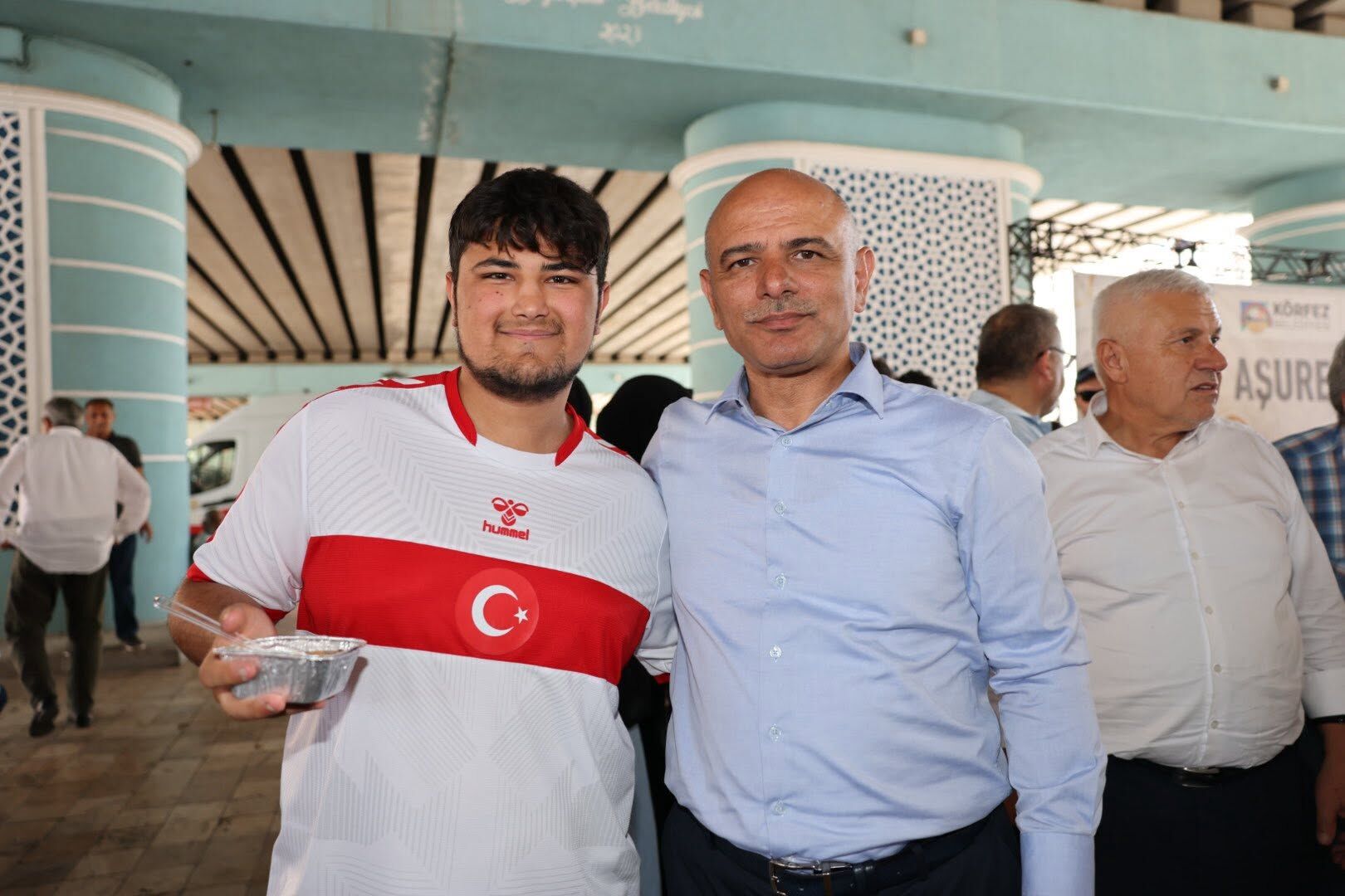 Körfez Belediyesi 4 Bin Aşure Dağıttı (3)