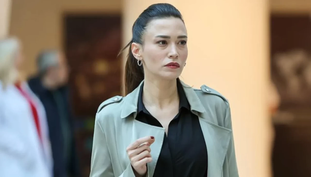 Nc W H Ecem Ozkaya Kimdir Nereli Ve Kac Yasinda Unlu Oyuncu Ecem Ozkayanin Cocugu Var Mi
