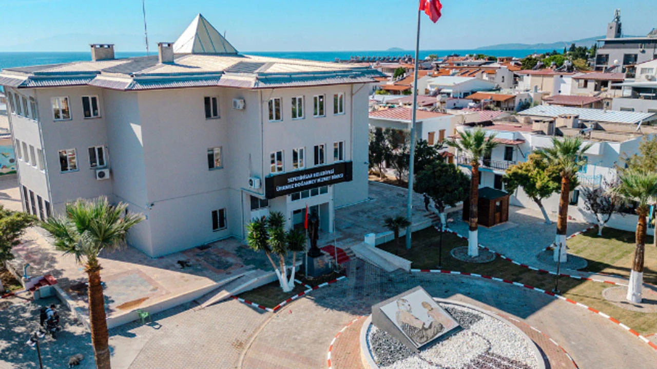 Seferihisar Belediyesi Ne Operasyonu 15 Kisi Gozaltina Alindi