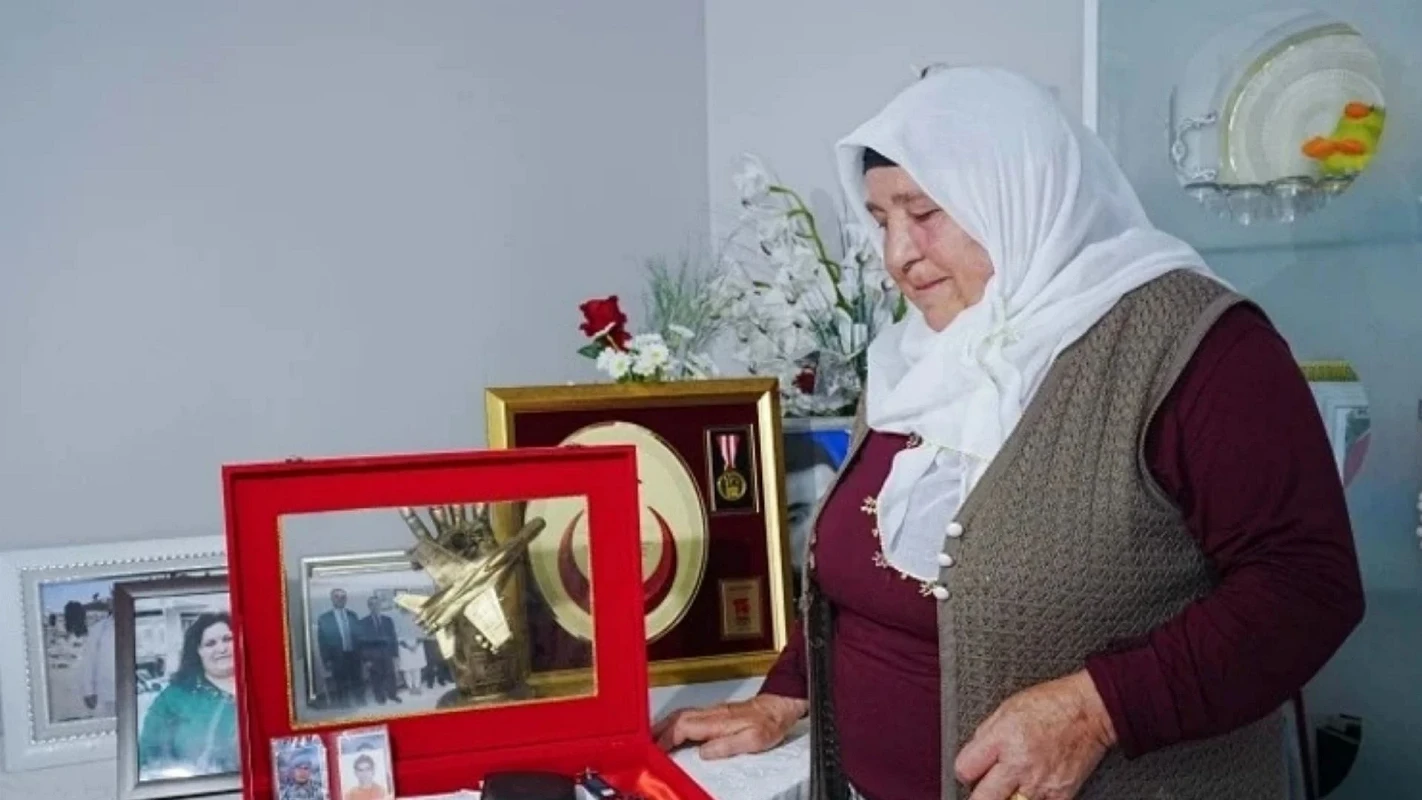 6C2F27B9 Kizinin Cenazesini Beklerken Oglunu Sehit Verdi Acili Anne 15 Temmuz Gecesini Anlatti