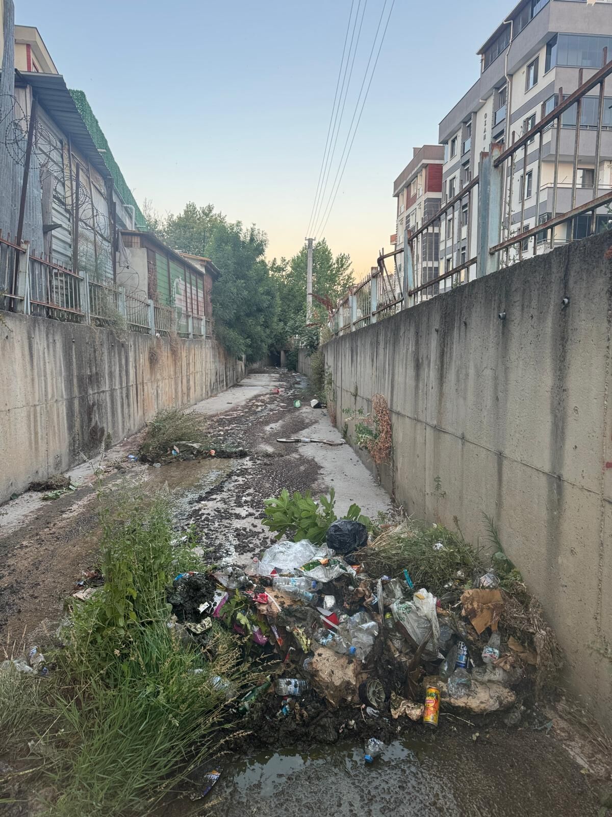 Dere Yataklarina Atilan Atiklar Taşkin Ri̇ski̇ni̇ Artiriyor Eski(5)