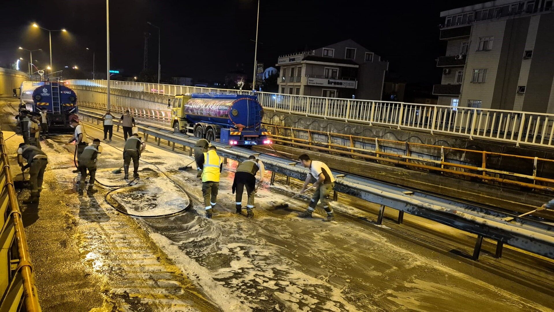 Eskihisar Feribot Yolu Alt Geçidi’nde Gece Mesaisi (1)