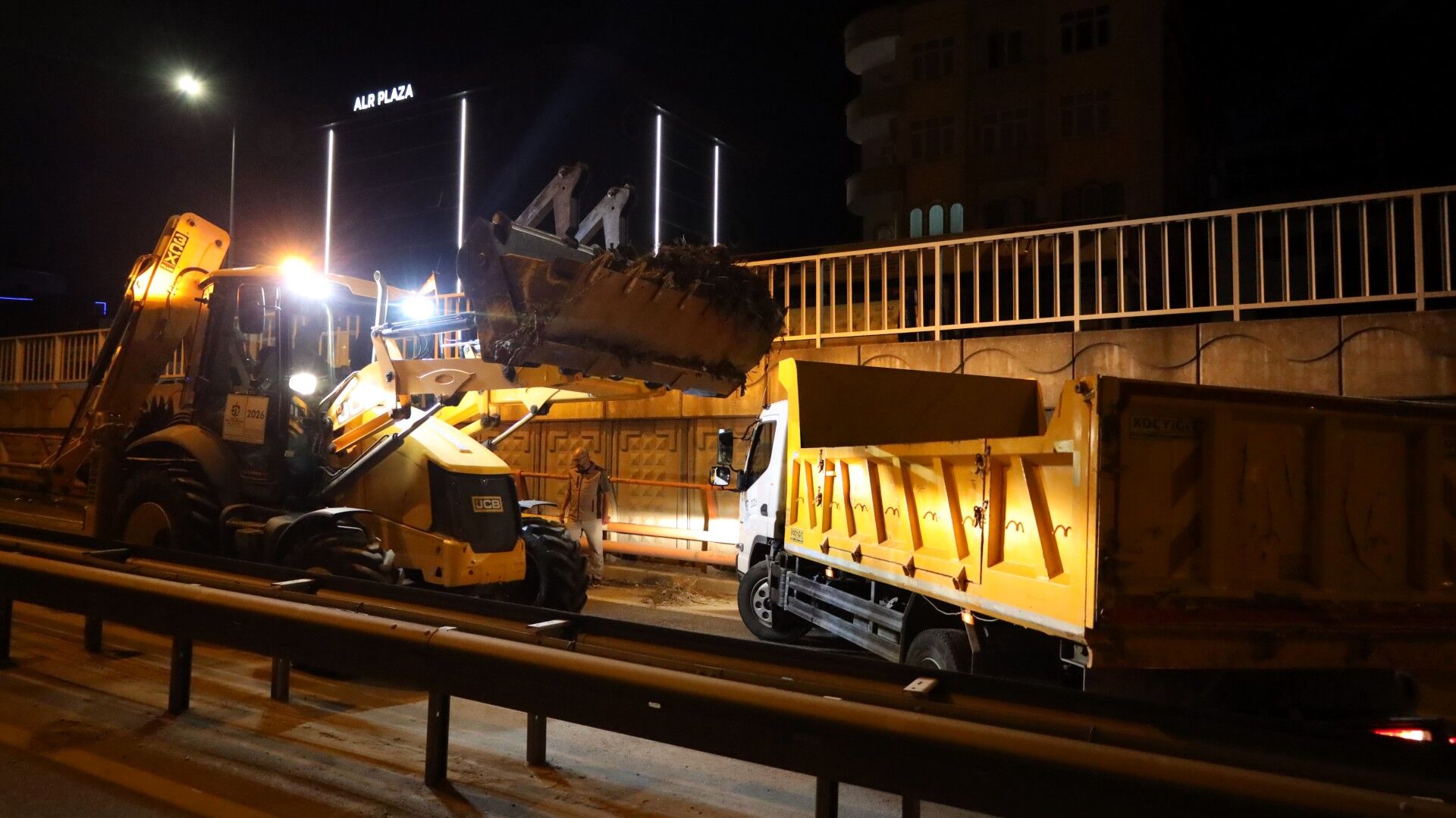 Eskihisar Feribot Yolu Alt Geçidi’nde Gece Mesaisi (5)