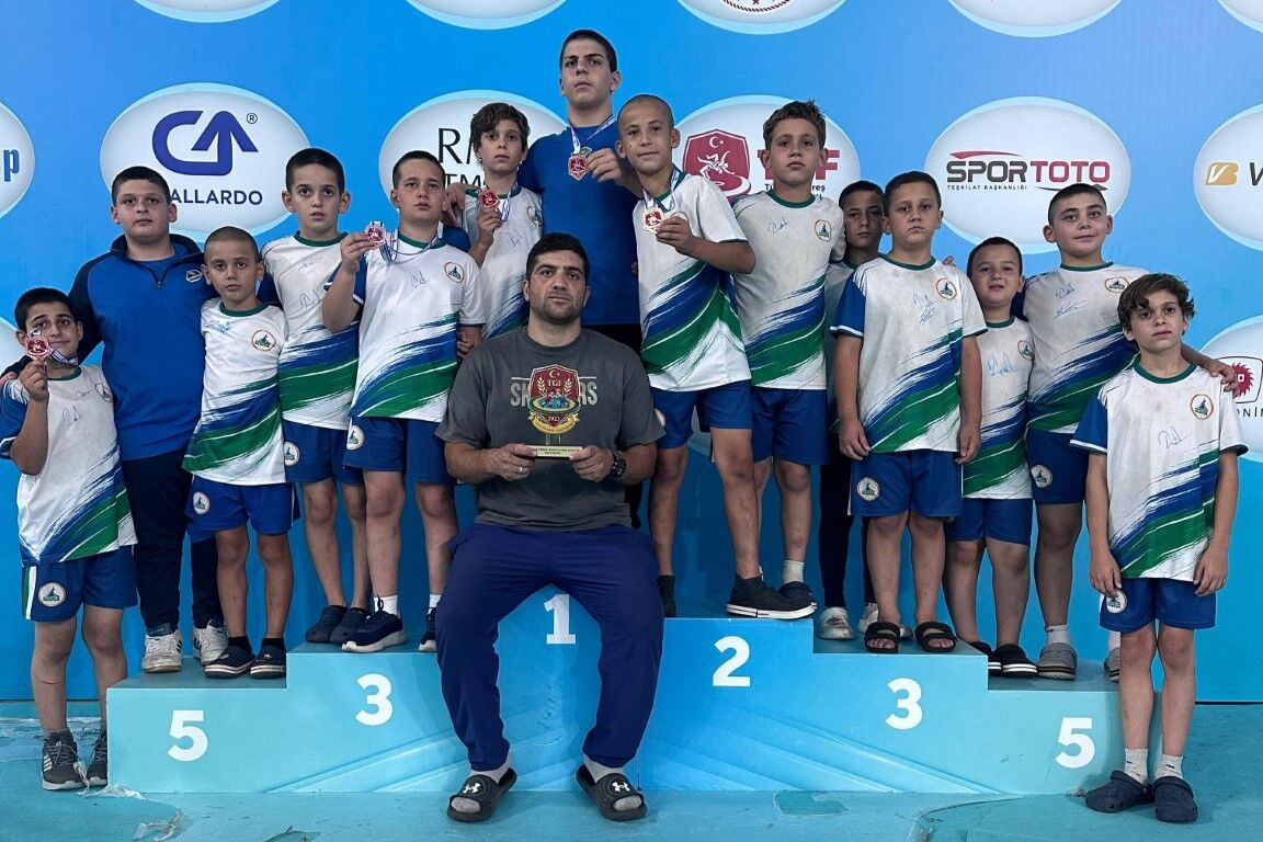 Kartepeli Güreşçilerden Madalya Yağmuru (2)