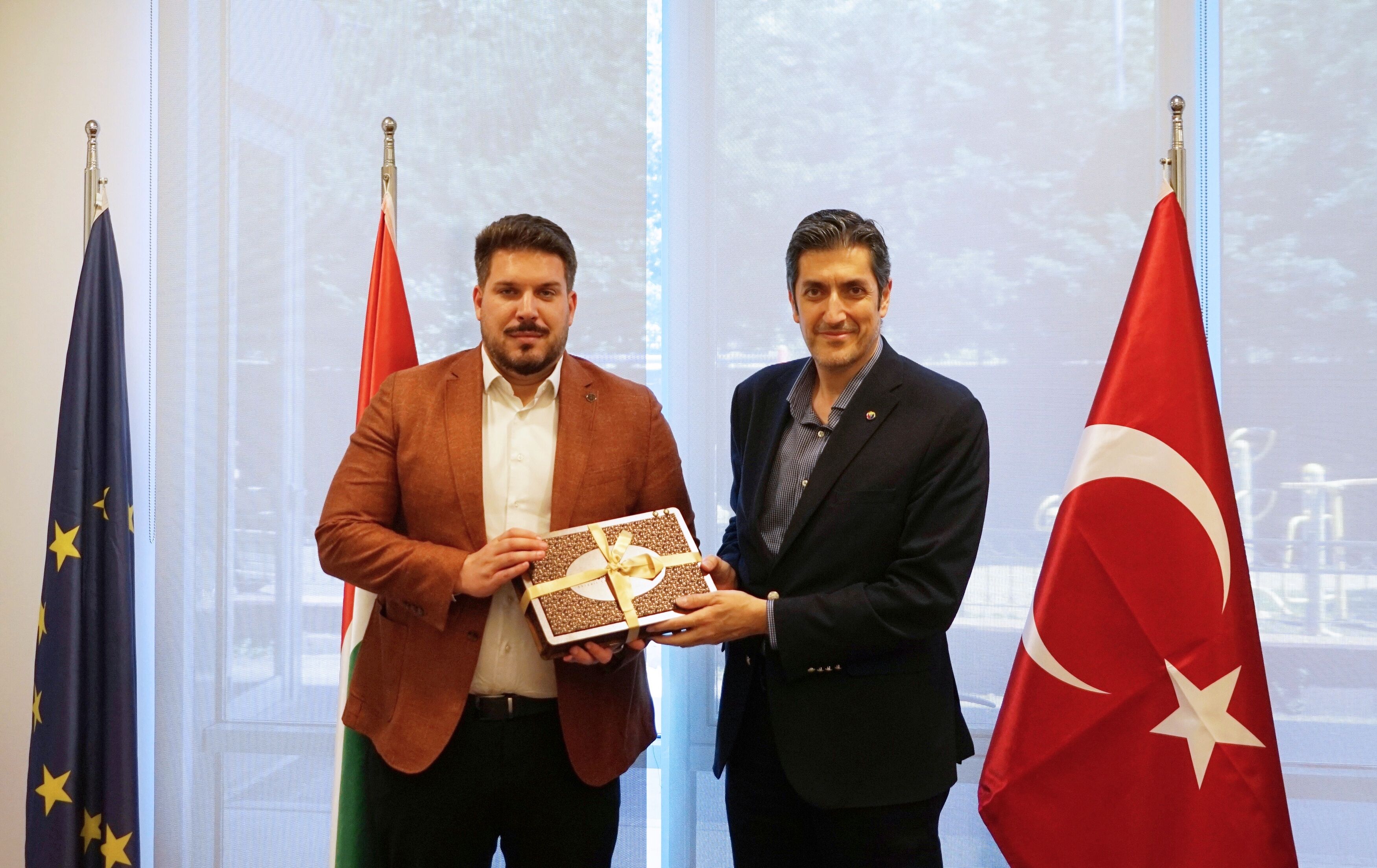 M A C A R İ S T A N