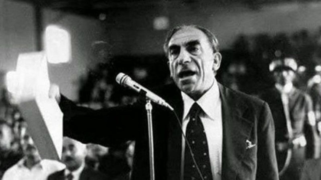 Alparslan Türkeş 21. ölüm yıl dönümünde anılıyor..