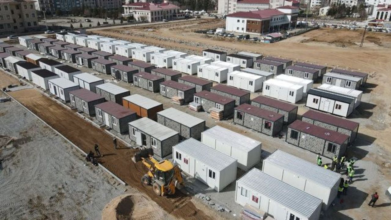 Kahramanmaraş merkezli depremler sonrasında Afşin'e konteyner kent hızla kuruluyor!