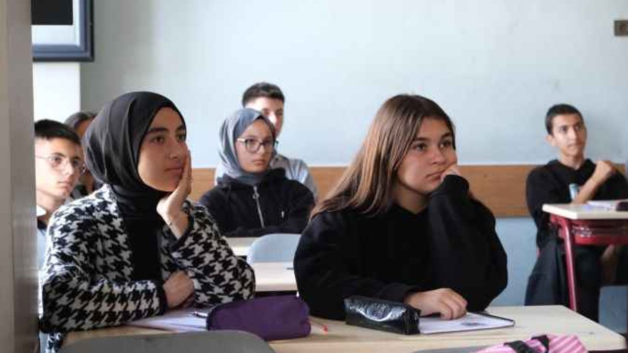 Birdenbire Sezai Karakoç'u karşılarında buldular