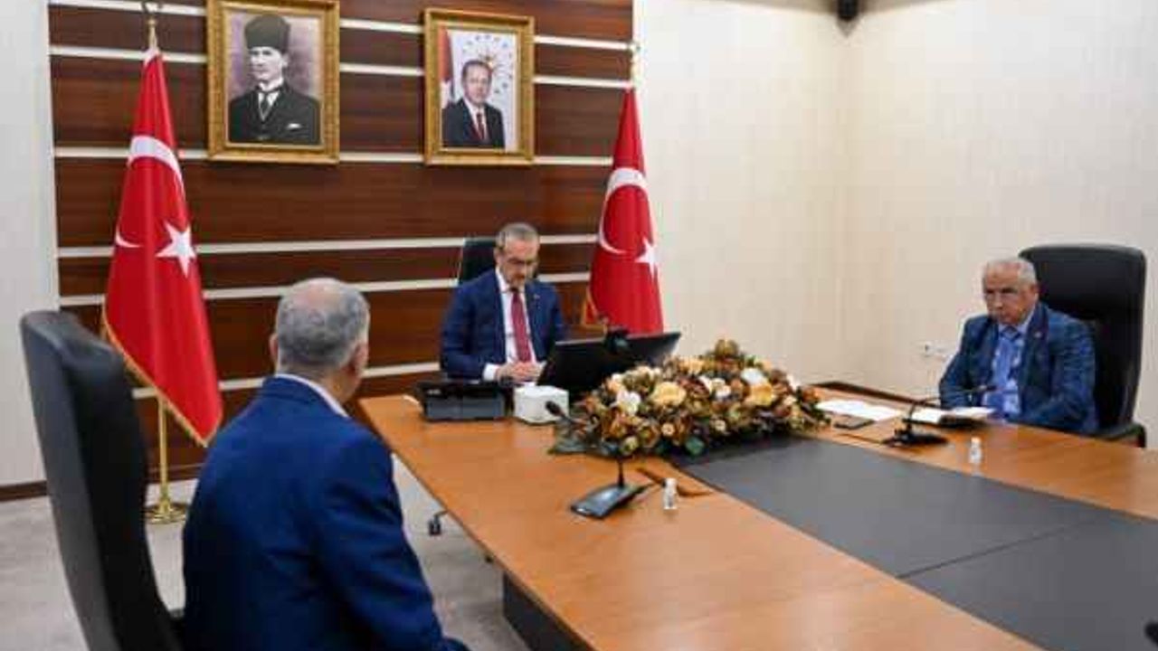 Vali Yavuz, "Halk Günü" buluşmasında vatandaşların taleplerini dinledi
