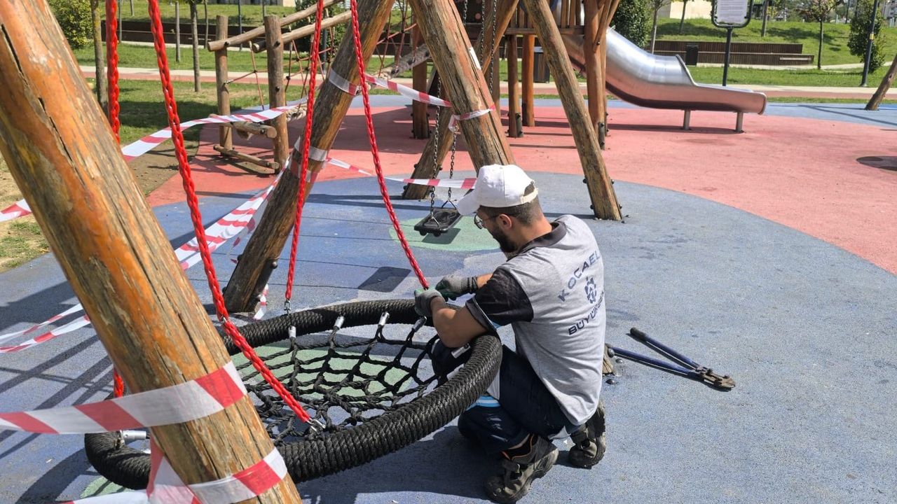 Kocaeli’de Parklarda Bakım ve Onarım Çalışmaları Sürüyor