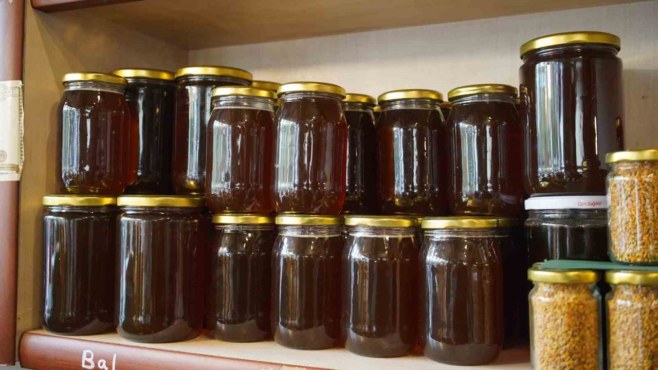 Soğuk Bastı, Aktarların Önü Doldu: Baldan Propolise Talep Patladı