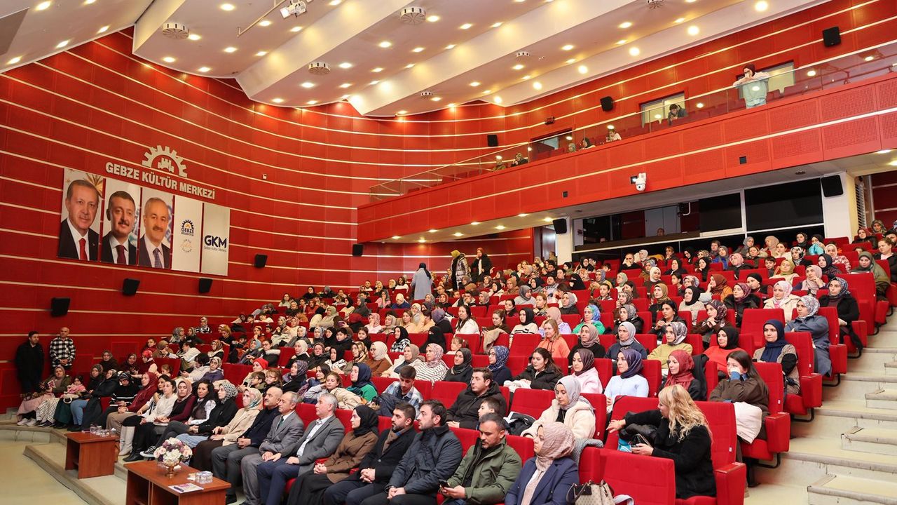 Sadık Yalsızuçanlar Gebze Okur’da Edebiyatseverlerle Buluştu