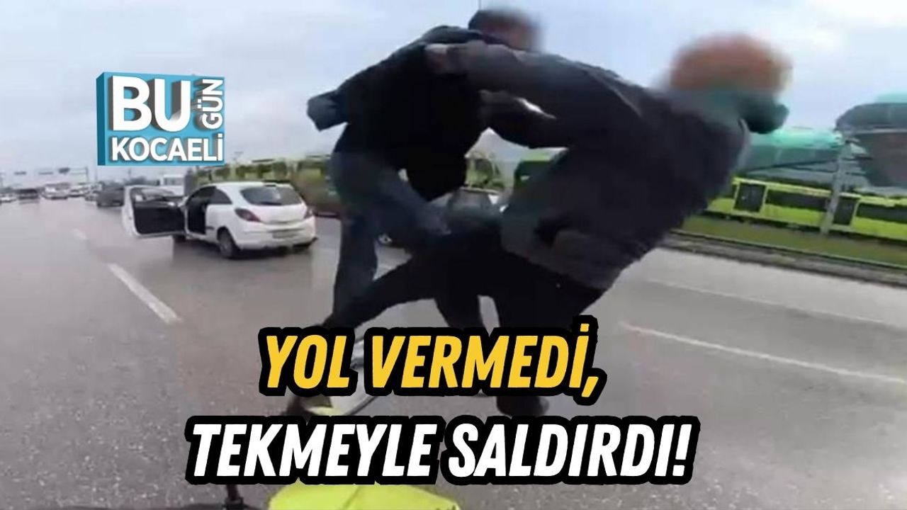 Yol Vermedi, Tekmeyle Saldırdı!