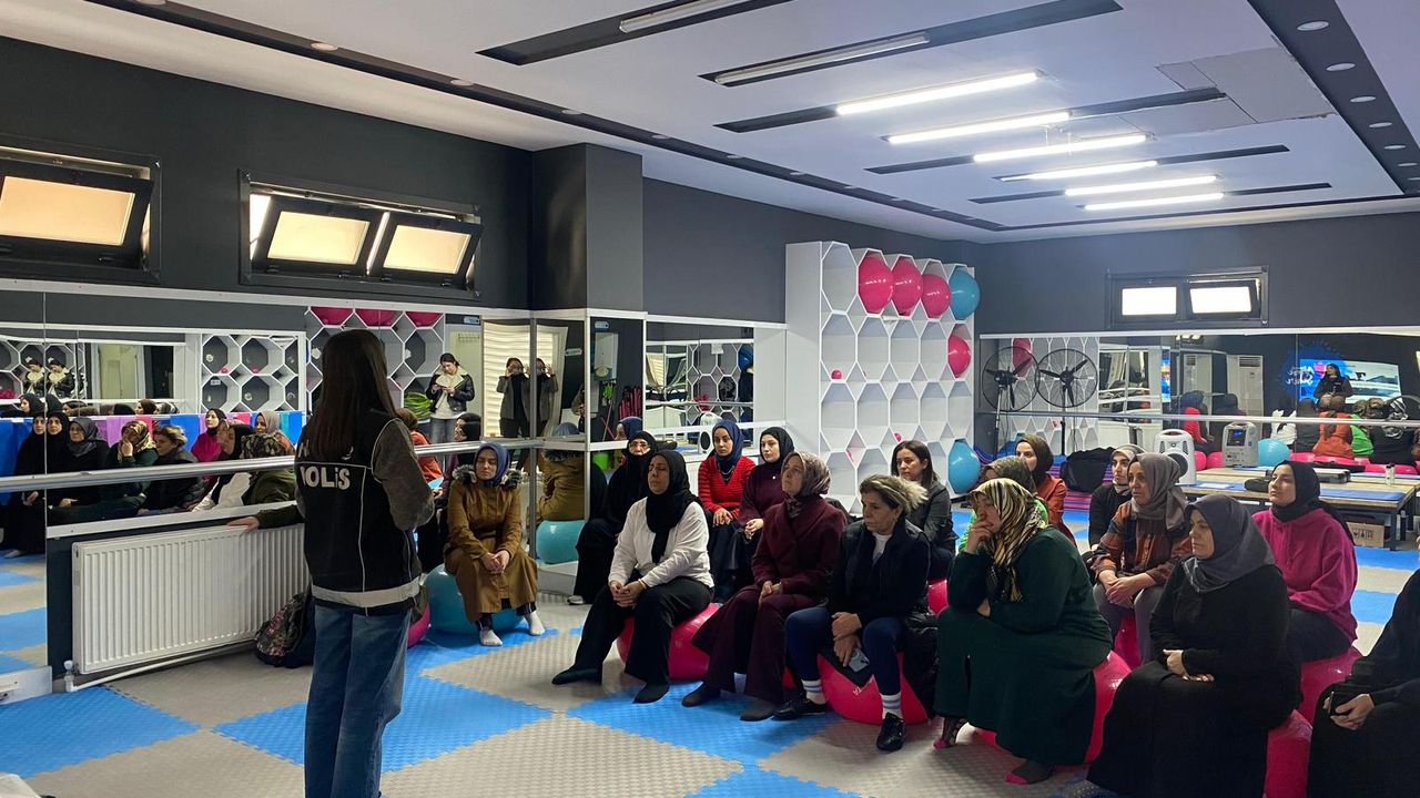 ANNE ŞEHİR MERKEZLERİ’NDE NARKOTİK EĞİTİMİ YOĞUN İLGİ GÖRDÜ