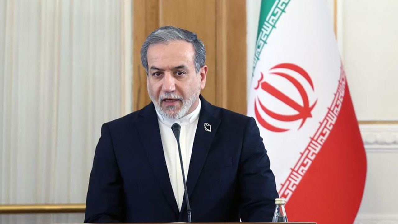 İRAN DIŞİŞLERİ BAKANI ARAKÇİ: HAMANEY HAYATTA, SALDIRILAR DURURSA BİZ DE DURURUZ