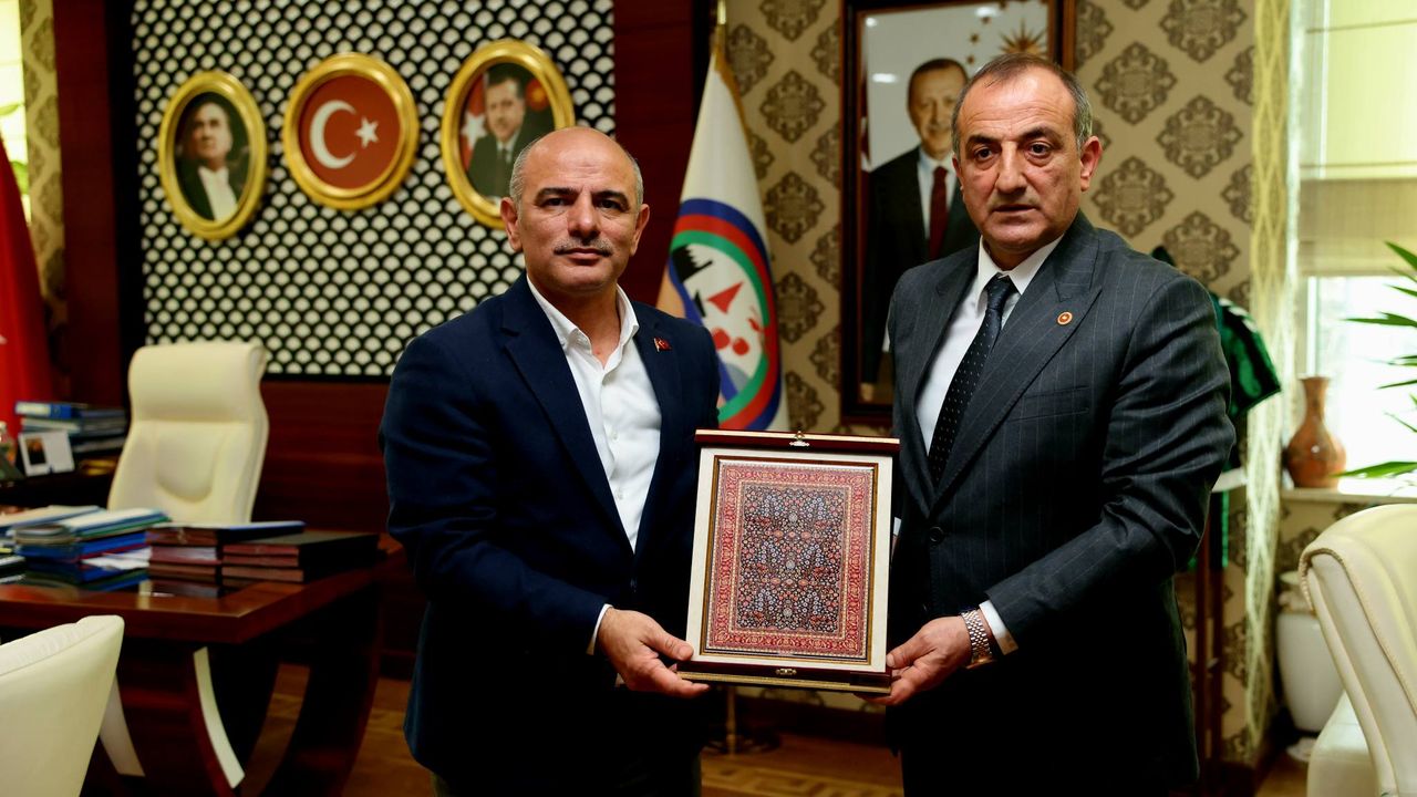 BAŞKAN SÖĞÜT, MHP HEYETİNİ BELEDİYEDE AĞIRLADI