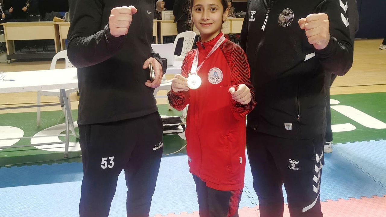 KÖRFEZ GENÇLERBİRLİĞİ KARATECİLERİ KOCAELİ SEÇMELERİNDE 20 MADALYA KAZANDI