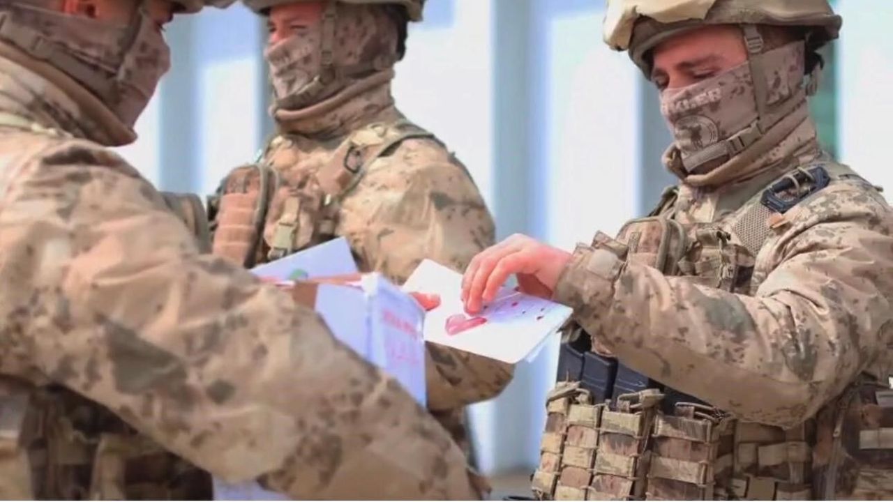 MİNİK YÜREKLERDEN MEHMETÇİĞE MEKTUP! DUYGU DOLU ANLAR PAYLAŞILDI