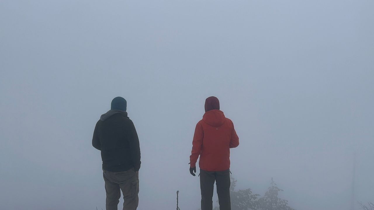 KASTAMONU’DA BAYRAMDA KAR SÜRPRİZİ! KAR ÜSTÜNDE AÇAN ÇİĞDEMLER BÜYÜLEDİ