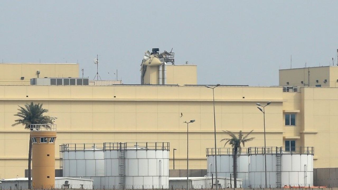 BAĞDAT’TA ABD BÜYÜKELÇİLİĞİNE FÜZE İSABET ETTİ: YANGIN ÇIKTI