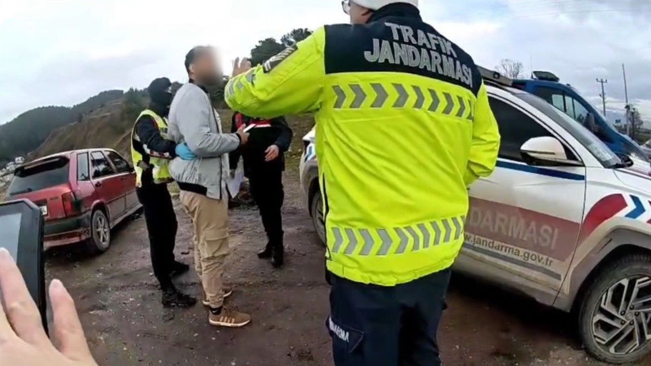 KAÇTI, GERİ GELDİ, İFTİRA ATTI: JANDARMAYI KANDIRAMADI