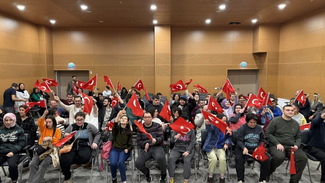 BEYAZ KALPLER’DEN MEHMET AKİF ERSOY’A ANLAMLI ANMA