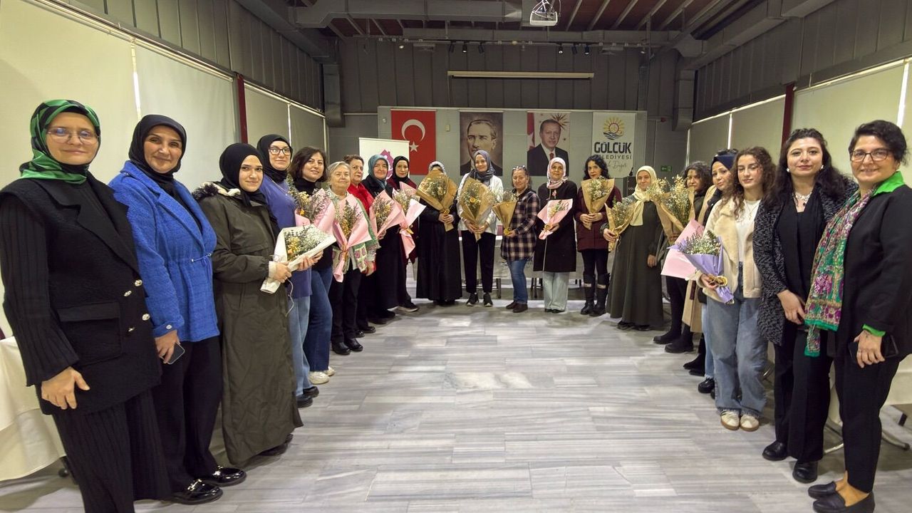 GÖLCÜK’TE ÇİÇEK TANZİM ATÖLYESİNE YOĞUN İLGİ