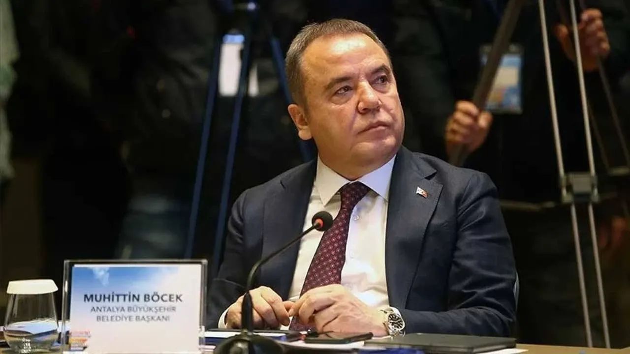 İBB SORUŞTURMASINDA FLAŞ GELİŞME: MUHİTTİN BÖCEK’İN 2 ŞOFÖRÜ TUTUKLANDI