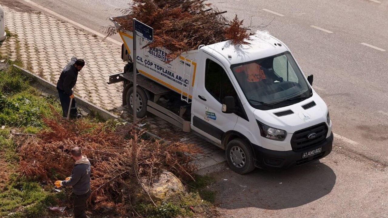 KARTEPE’DE BAYRAM ÖNCESİ TEMİZLİK SEFERBERLİĞİ