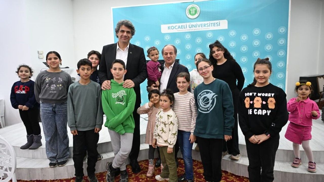 KARTEPE’DE DÜNYA YETİMLER GÜNÜ’NDE KARDEŞLİK SOFRASI KURULDU