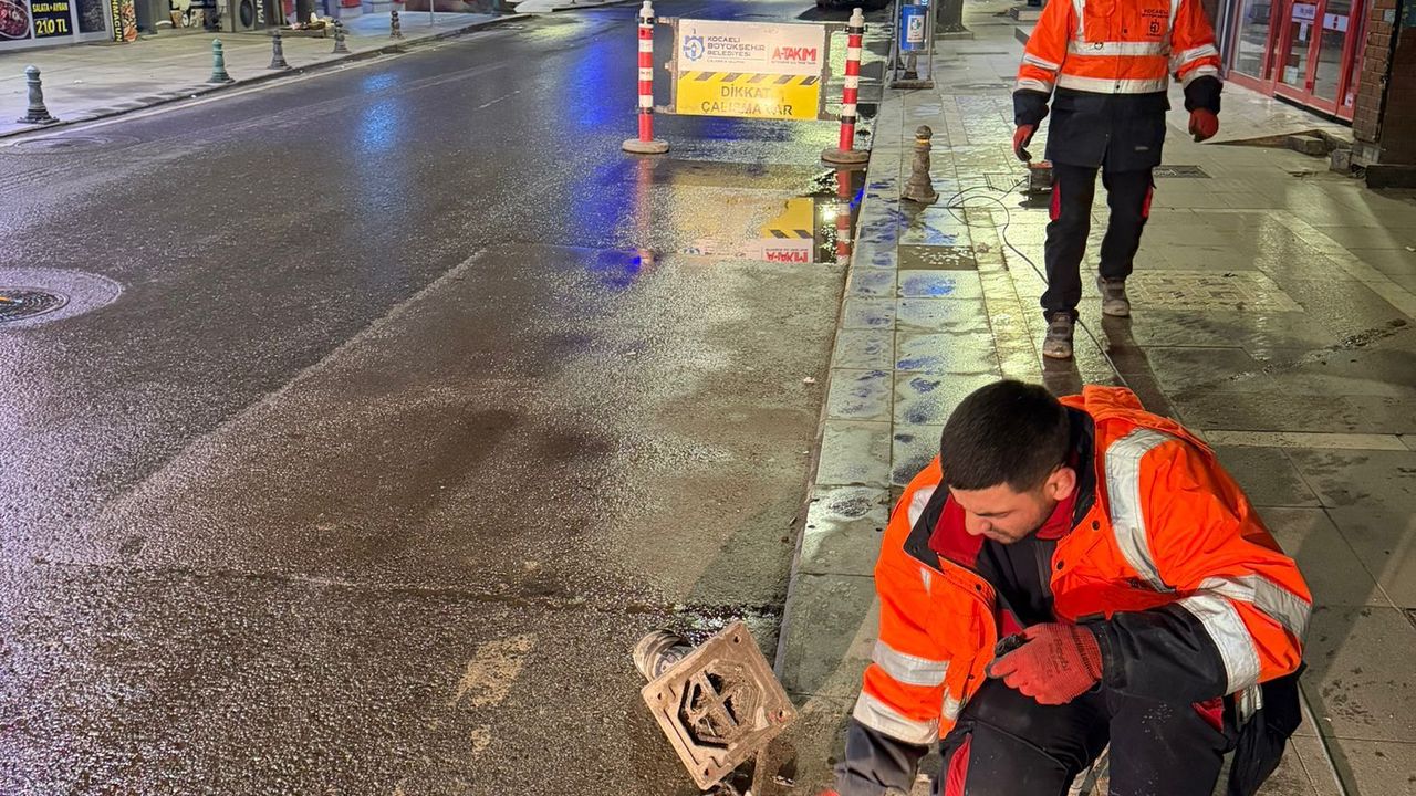 KOCAELİ’DE GECE MESAİSİ: EKİPLER ŞEHİR UYURKEN SAHADA