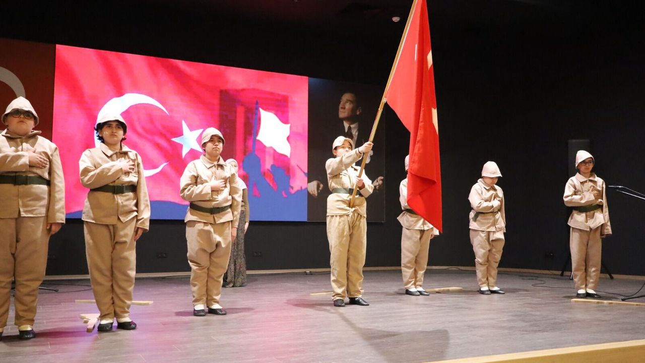 KÖRFEZİM EĞİTİM KURUMLARI’NDA DUYGU DOLU ÇANAKKALE ANMASI