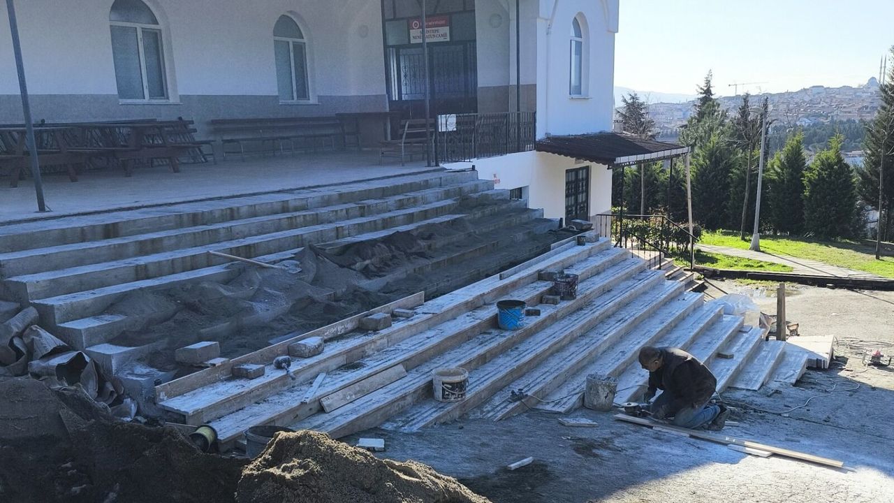 ŞİRİNTEPE NENE HATUN CAMİİ YENİLENDİ