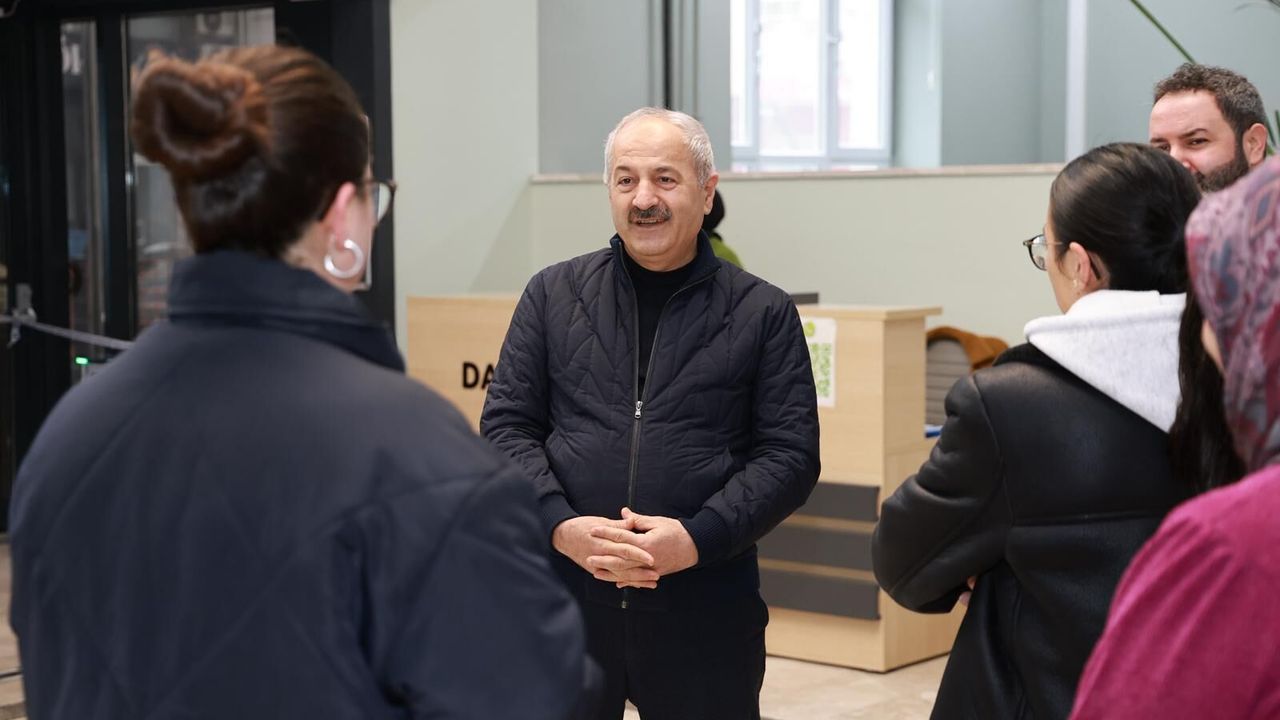 YKS DENEMESİ ÖNCESİ GENÇLERE DESTEK: BAŞKAN BÜYÜKGÖZ ÖĞRENCİLERLE BULUŞTU