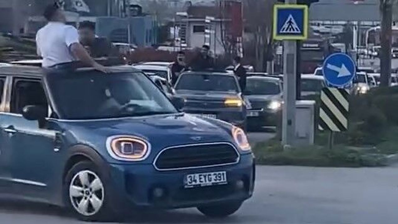 DÜĞÜN KONVOYU TRAFİĞİ FELÇ ETTİ: TEHLİKELİ ANLAR KAMERADA