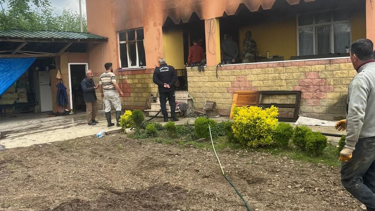 HENDEK’TE EV YANGINI PANİĞİ: MUTFAK KULLANILAMAZ HALE GELDİ