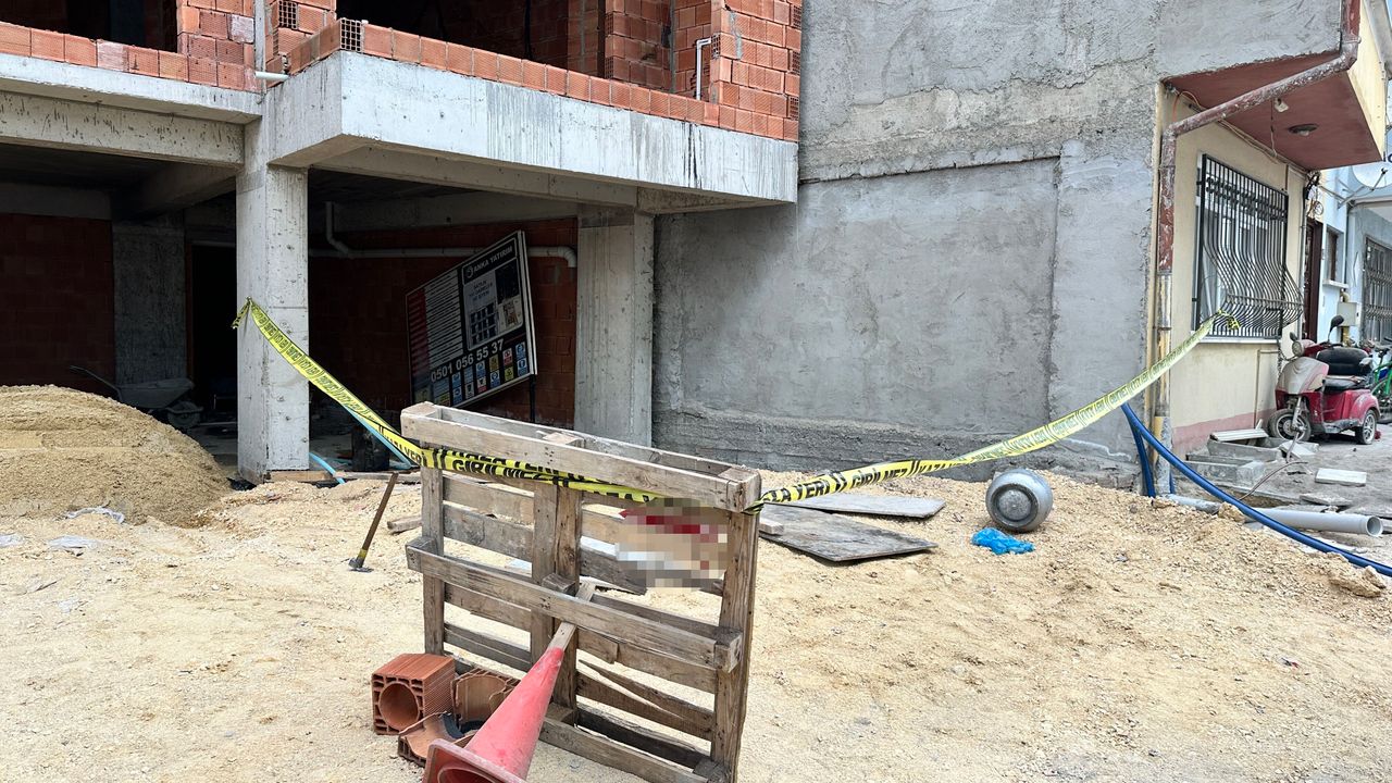 İNŞAATTA KORKUNÇ ÖLÜM: ÇATIDAN DÜŞEN TÜP İŞÇİNİN BAŞINA İSABET ETTİ