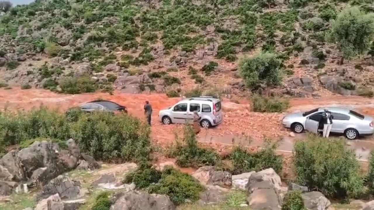 KOZAN’DA SAĞANAK VE DOLU HAYATI FELÇ ETTİ