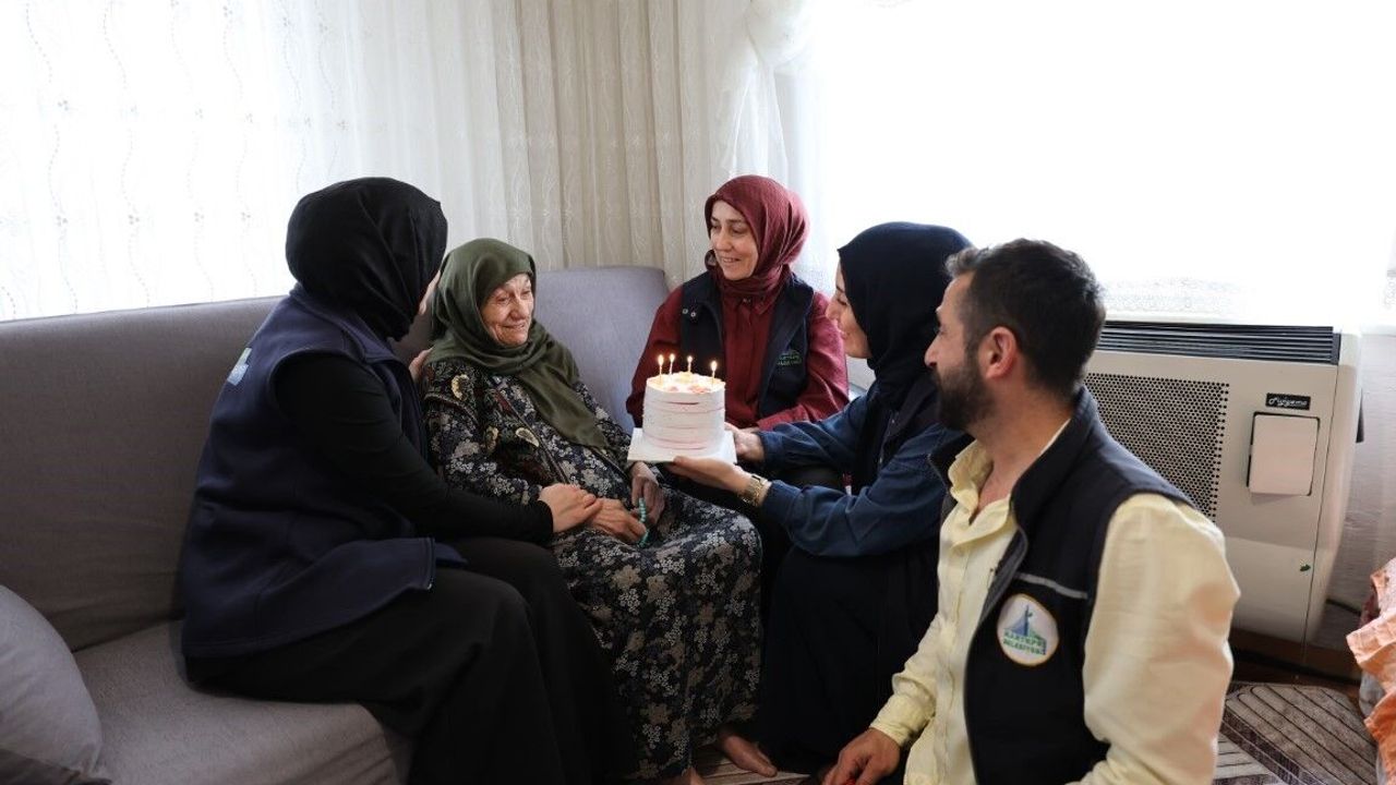 92 YAŞINDA DUYGULANDIRAN SÜRPRİZ: “KARTEPE’DE BİR SÜRÜ EVLADIM VARMIŞ”