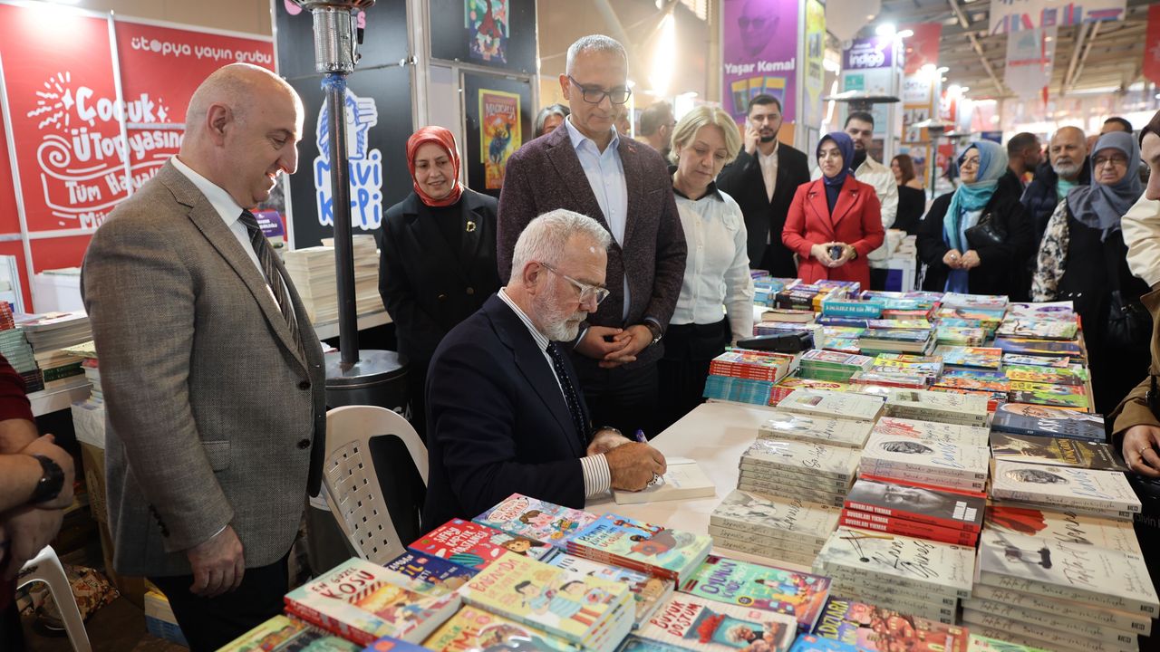 DARICA KİTAP FUARI’NDA BİNLERCE KİTAPSEVER FUAR ALANINA AKIN ETTİ