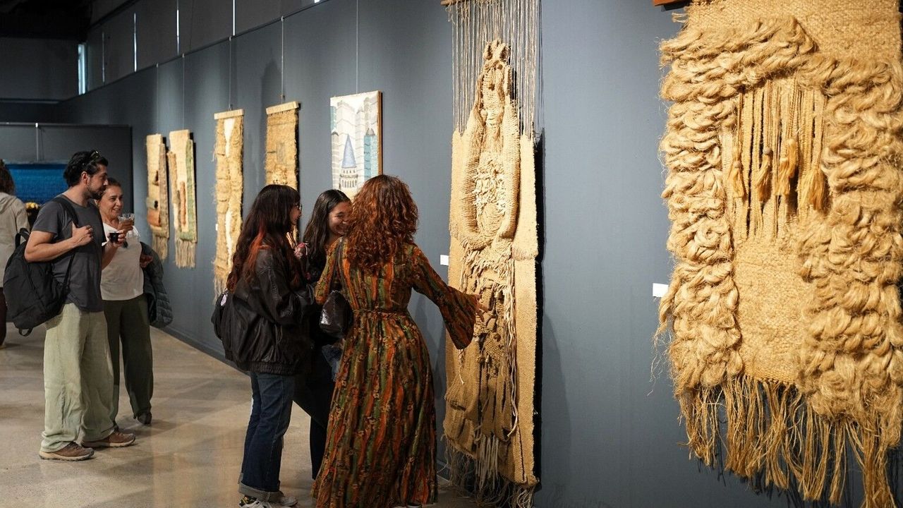 “DOKU RENK VE İZLER” SERGİSİ KOCAELİ’DE SANATSEVERLERLE BULUŞTU