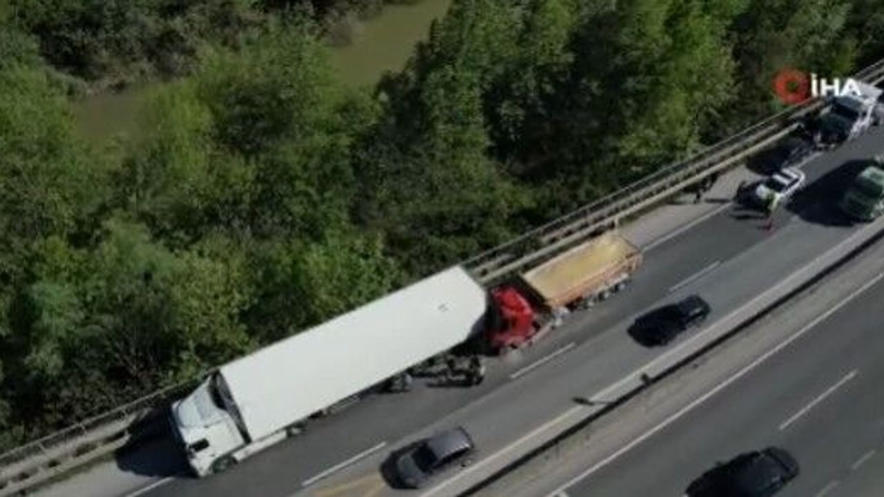 D-650’DE ÇEKİCİLER ÇARPIŞTI! UZUN ARAÇ KUYRUĞU OLUŞTU