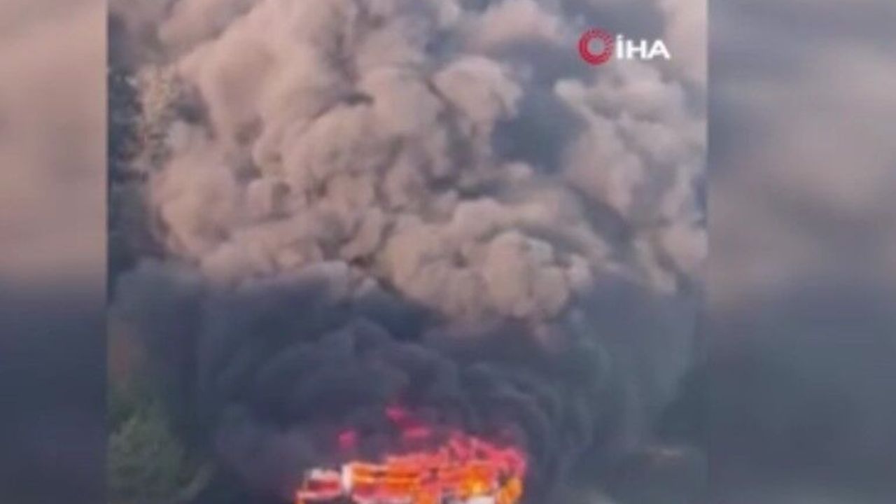 SEYİR HALİNDEKİ OTOBÜS ALEV TOPUNA DÖNDÜ! FACİA KIL PAYI ATLATILDI