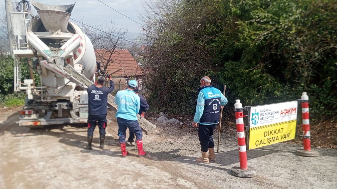 KOCAELİ’DE YOLLAR YENİLENİYOR: BÜYÜKŞEHİR EKİPLERİ 7/24 SAHADA