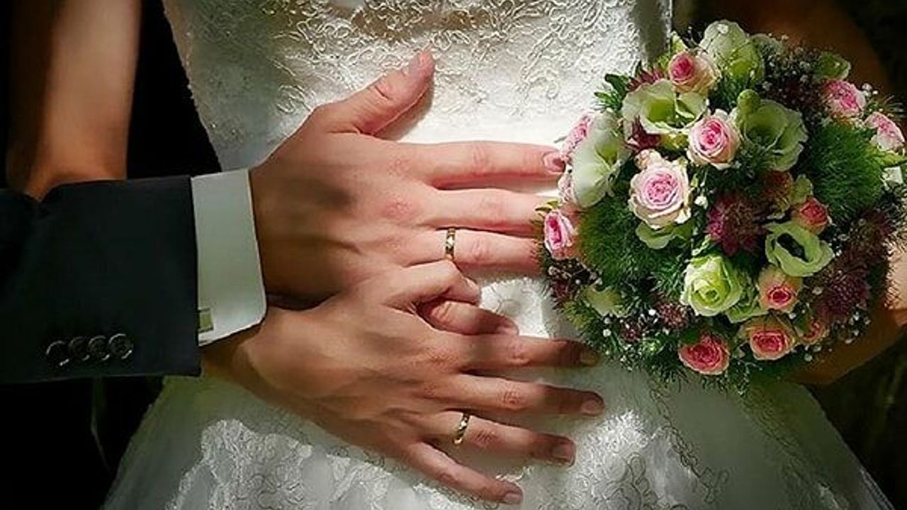 RÜYADA EVLİYKEN BAŞKASIYLA EVLENMEK NE ANLAMA GELİR?