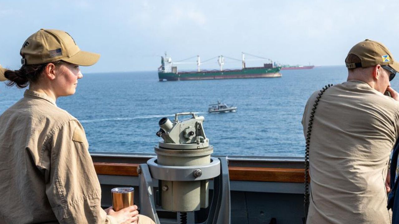 CENTCOM DUYURDU: HÜRMÜZ BOĞAZI’NDA ABLUKA, İLK 24 SAATTE HİÇBİR GEMİ GEÇEMEDİ